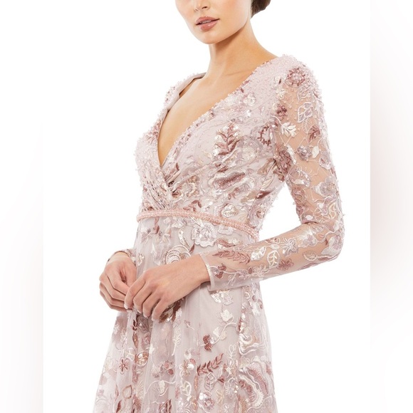 Mac Duggal Embellished V Neck Illusion Long Sleeve A Line Gown Size 10 - Picture 3 of 16